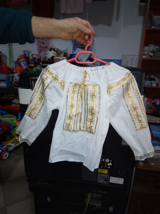 Vând ie pentru costum popular