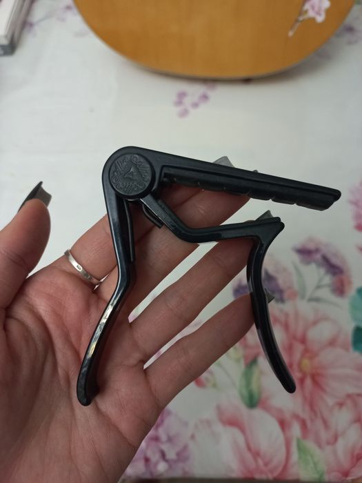 Гитара с аксессуарами