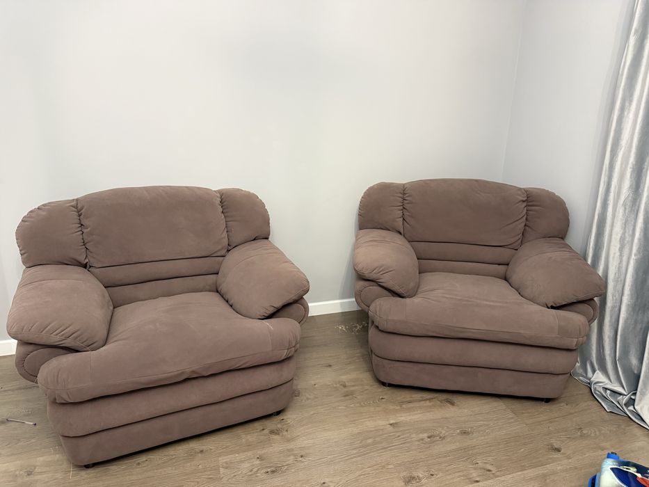 Продам уголок диван и два кресло