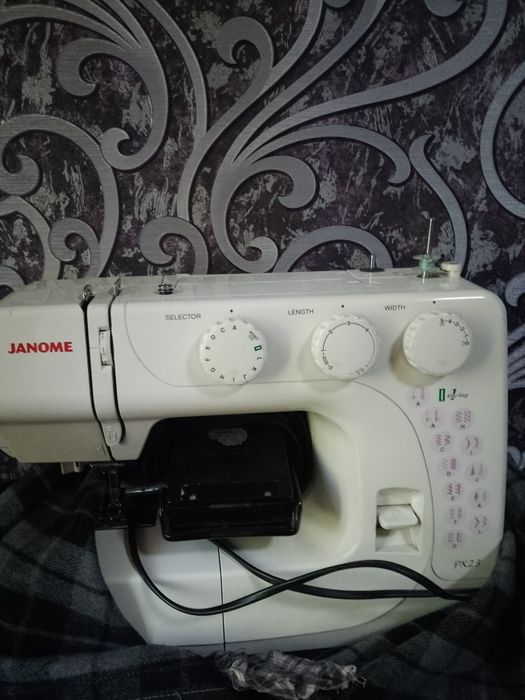 Продам швейную машинку