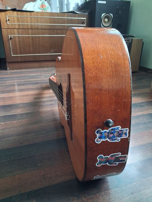 Акустична.  китара.