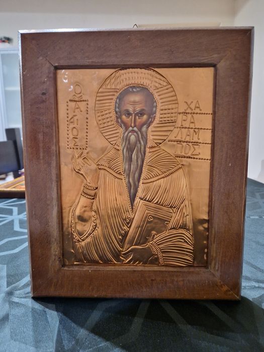 Уникална стара антикварна икона с меден обков