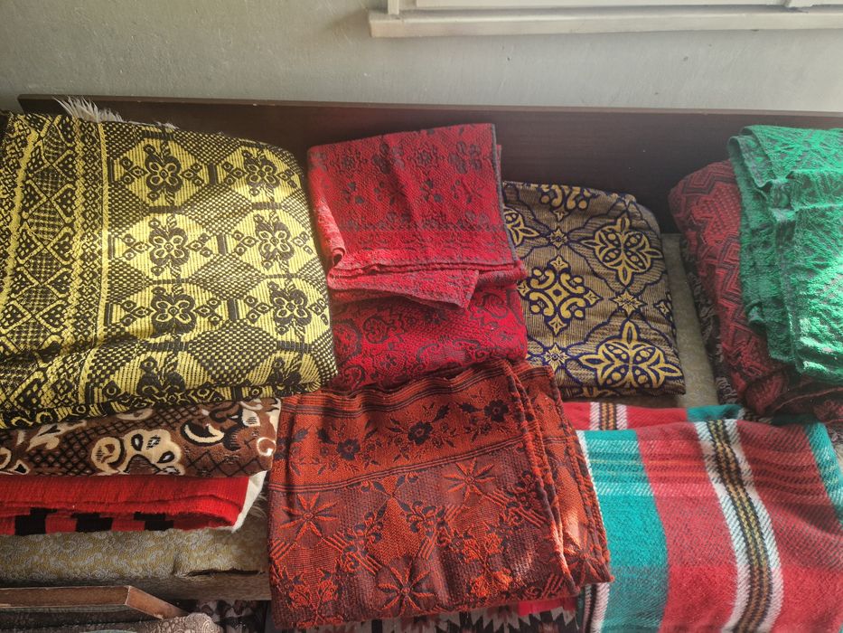 Стари килими и постелката ,черги