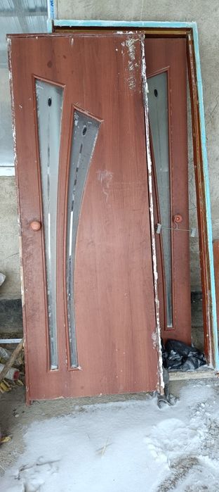 Ағаш есік сатамын.