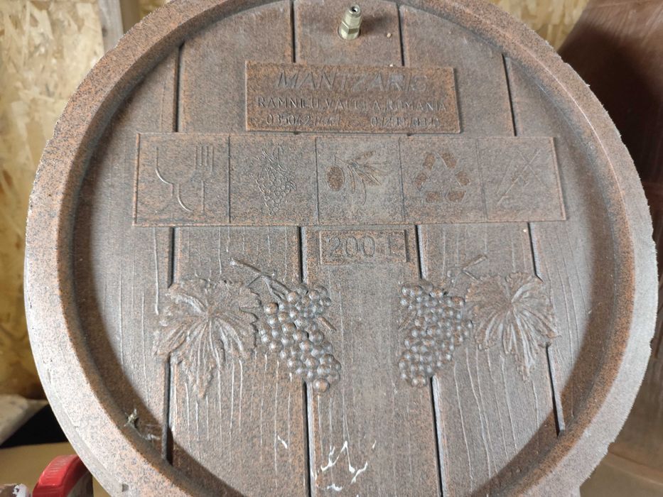 Butoaie vin plastic alimentar 200L și 260L