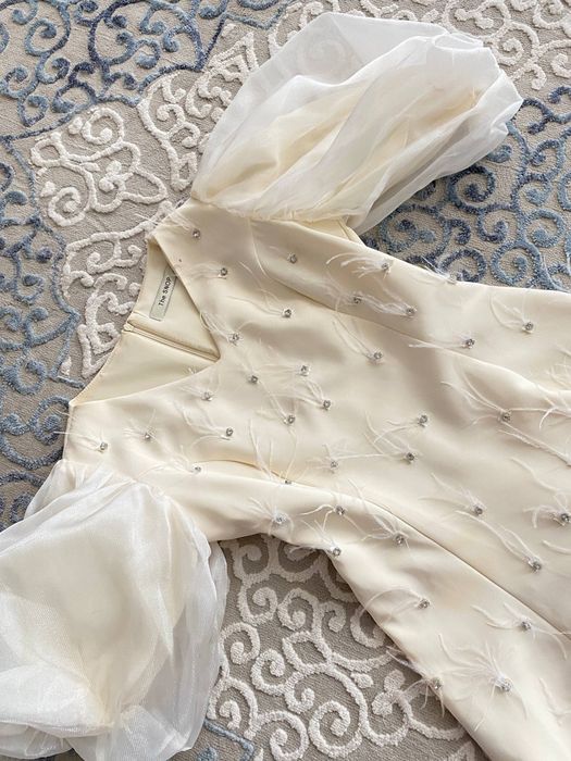 Вечернее платье  с перьями