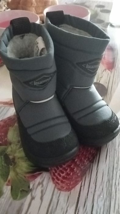 Продам детские зимние сапожки