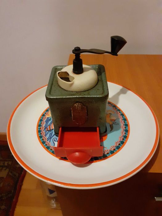 Rasnita romaneasca Resita vintage