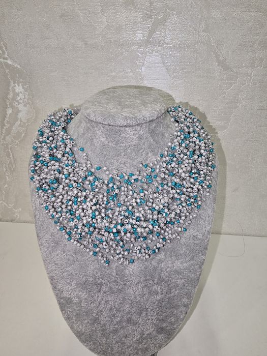 Воздушное колье из бисера