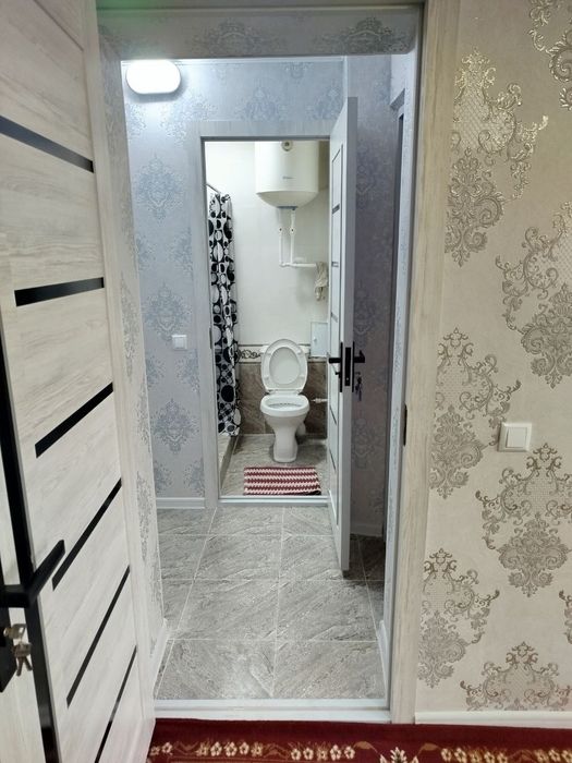 Farg'ona shahar frunzenskiy massivda 1 xonalik kvartira 2 xona qilin