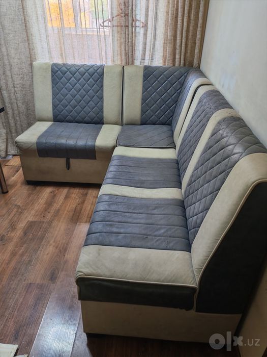 Продам кухонный уголок и стол