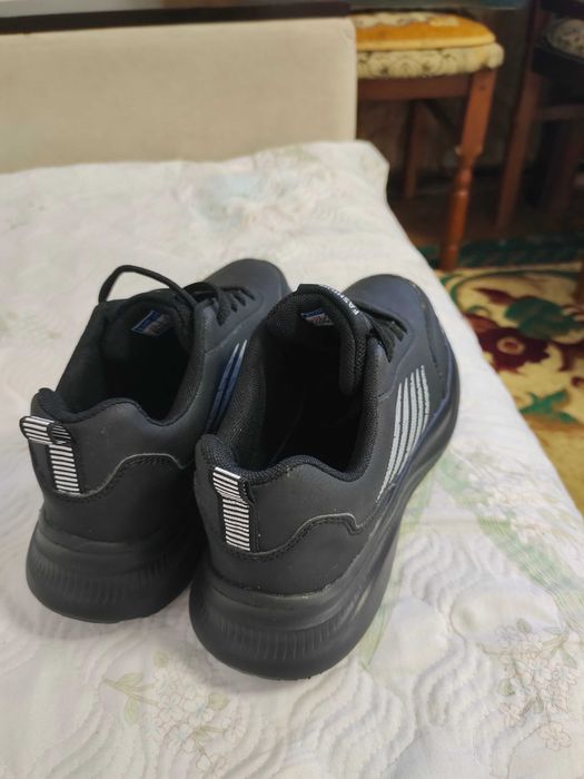 Продам кроссовки