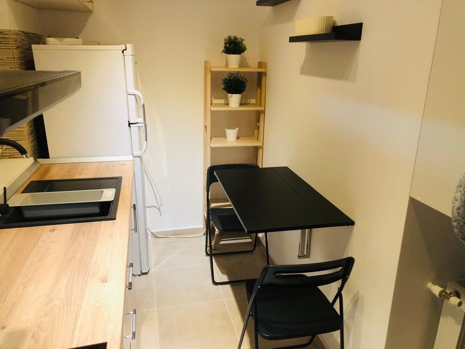 Studio Garsoniera de închiriat.
Total echipata și mobilata( inclusiv m