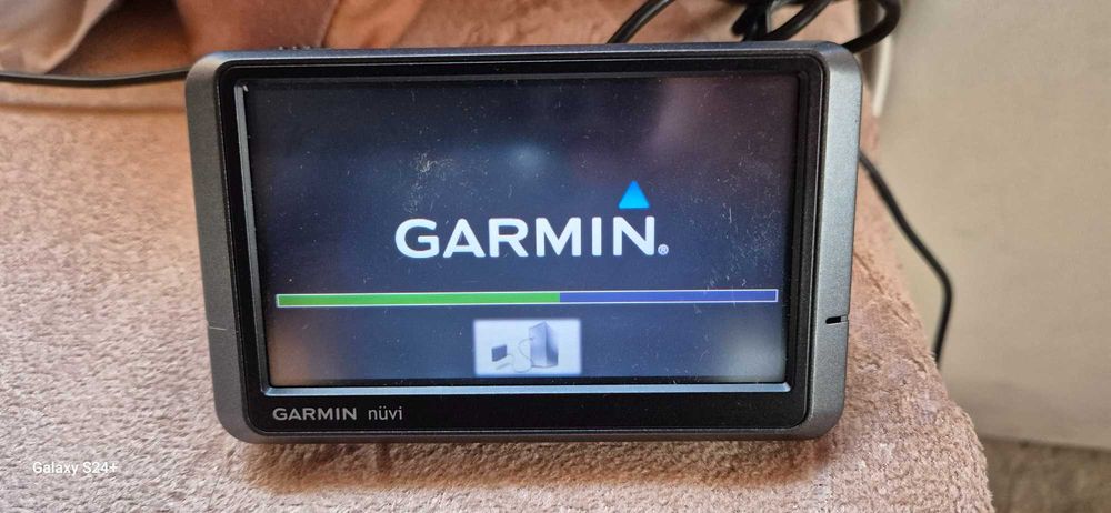 Продавам навигация Garmin Nuvi 205W