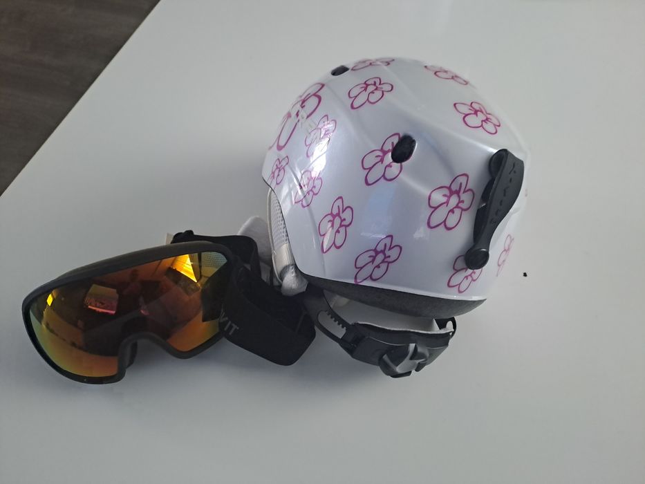 Детска каска и очила