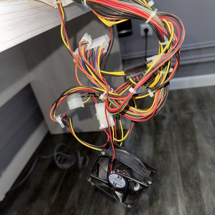 Komputer detallari sotiladi