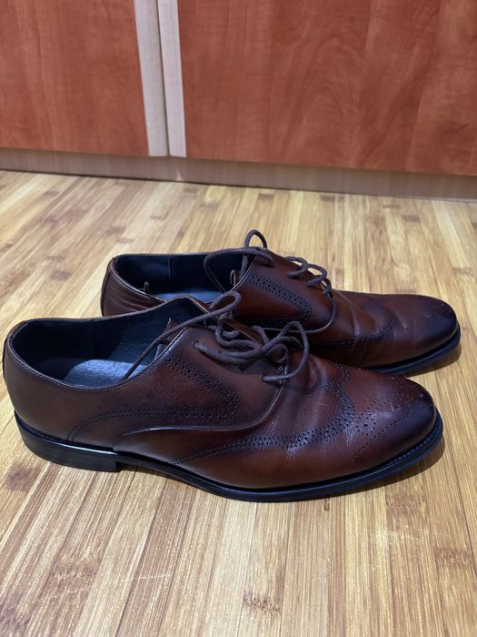 Pantofi din piele