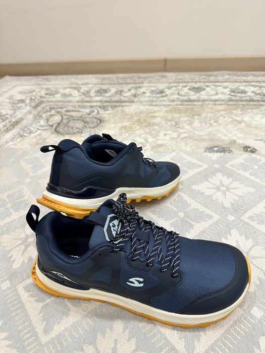 Продам кроссовки (46 размер)