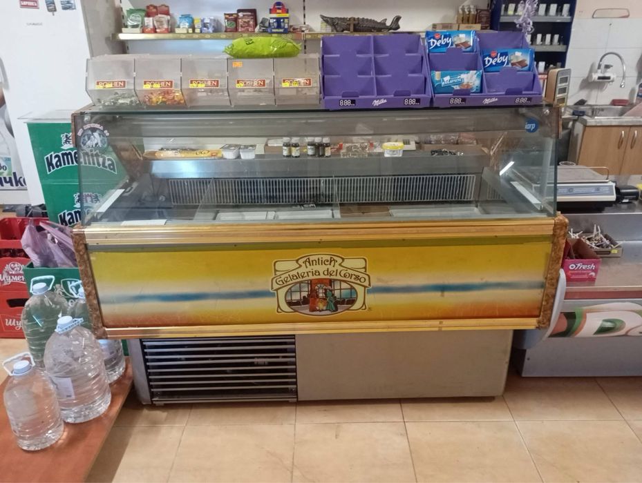 Хладилна витрина