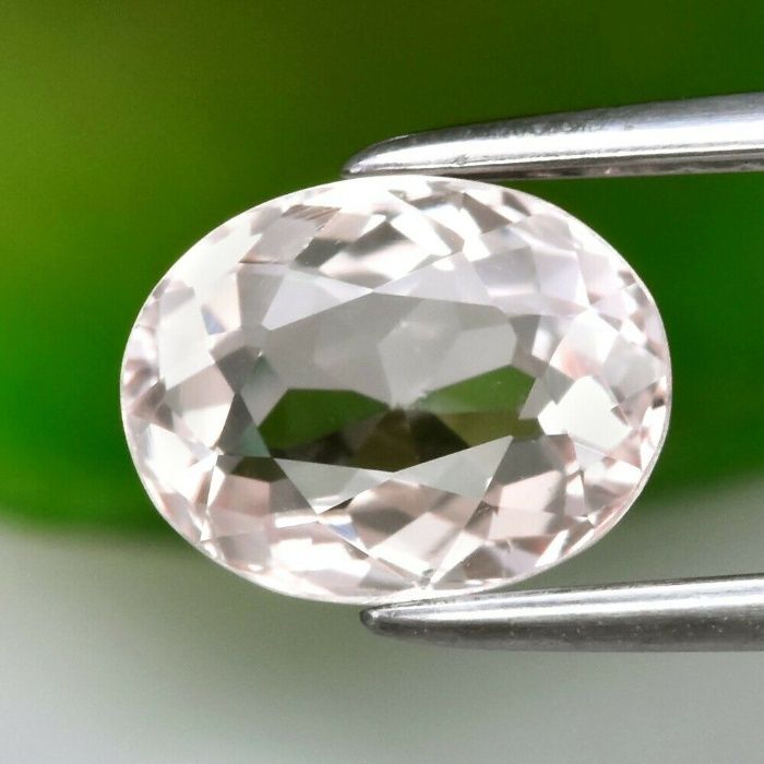 Турмалини,Рубини,Морганит,Аквамарини,Сапфири,Гранати,Лапис