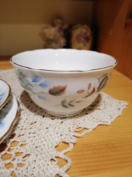 Прекрасен английски звънтящ порцелан от средата на миналия век