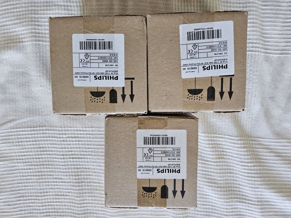 Philips Hue White E27 4 бр. крушки 1055 lm (нови)