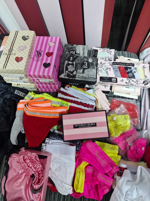 Продават се пижами Victoria's Secret