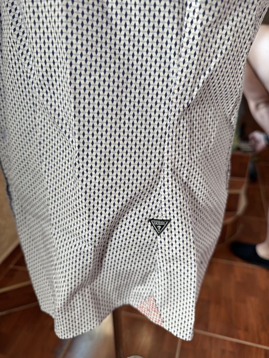 Vand camasa noua Guess