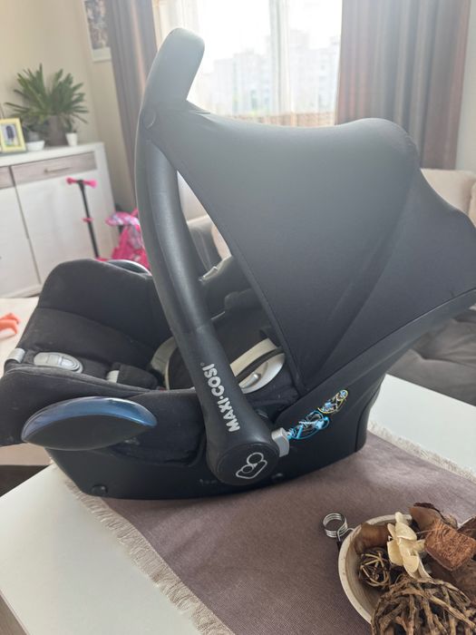 Maxi-Cosi FamilyFix + 2 столчета