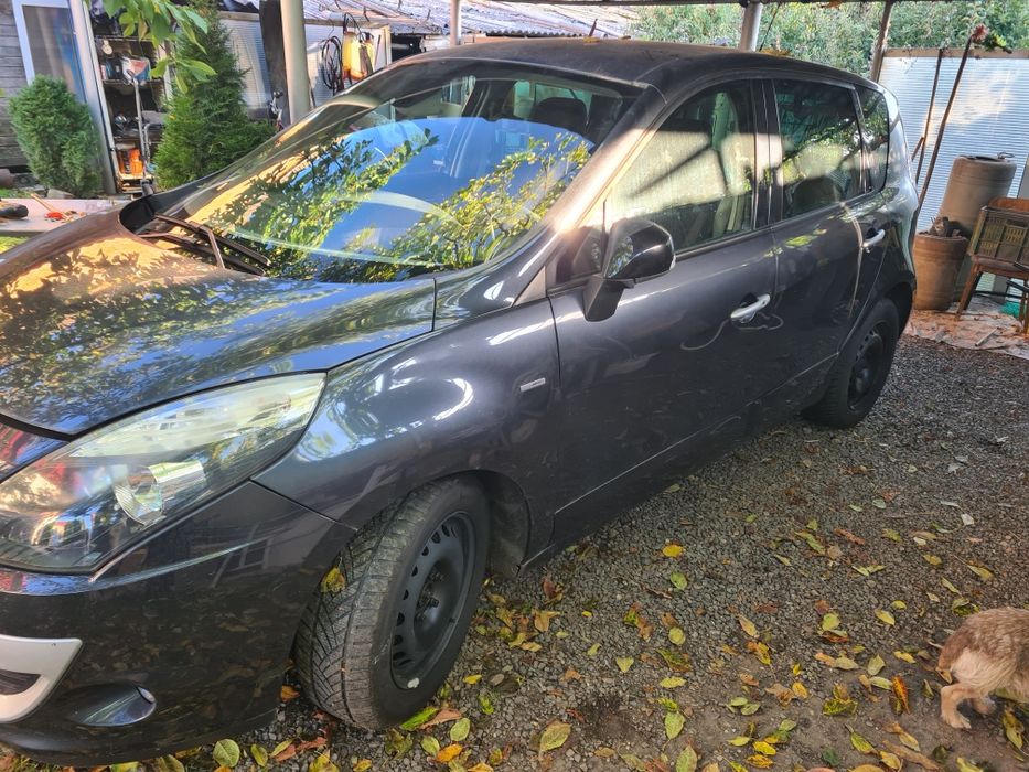 Dezmembrez  piese de pe Renault scenic 2012