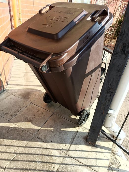 Продам урну на колесиках