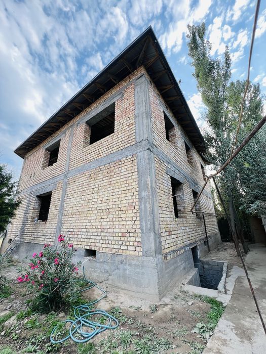 Участок двух этажный 10 сотих