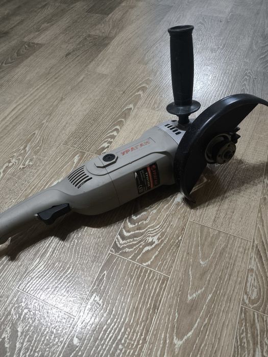 Электроинструмент. Болгарка Ураган 180mm.