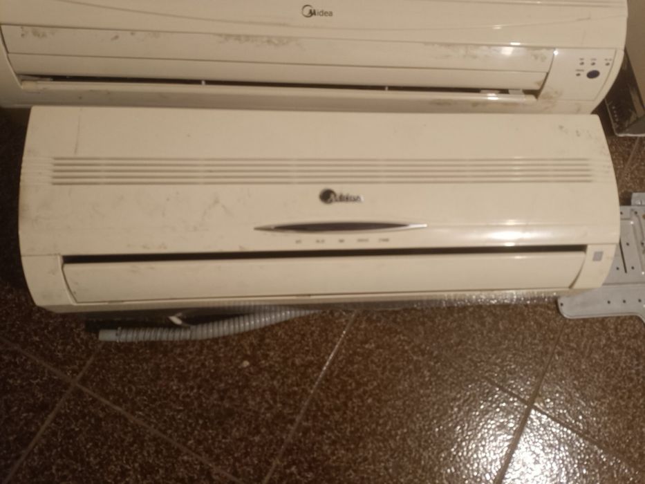 Три броя климатици Midea