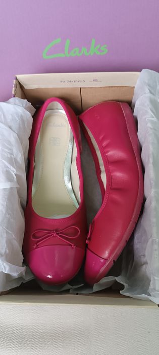 Clarks. Нови оригинални обувки, ном. 33 и 35