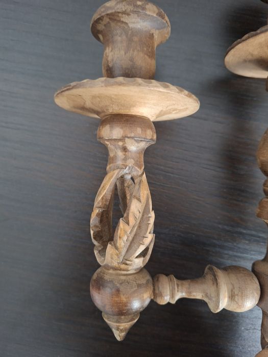 Дървена резбован свещник