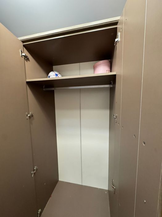 Продается шкаф четырехдверный