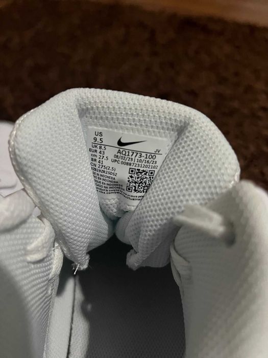 Adidasi Nike Eberon Mid + Sapca Cadou