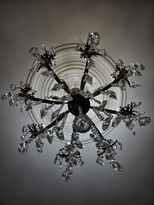 Срочно продам люстру