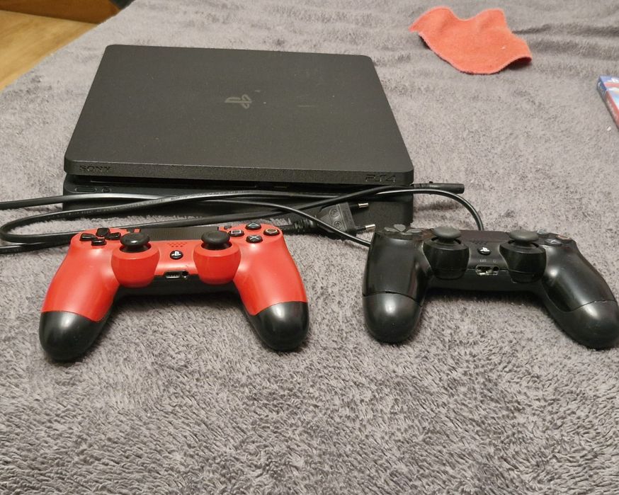 Ps4 Slim 1tb + 2 геймпада + 5 игр на диске