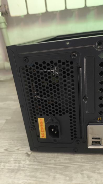 Блок питания для ПК, есть 6-pin PCI-E