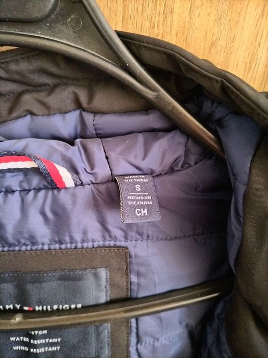 Tommy Hilfiger original erkaklar kurtkasi (S o'lcham, (46-48)Yangi