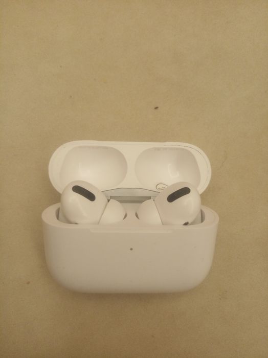 AirPods Pro Wireless Charging Case