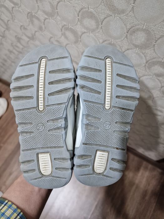 Продам кроссовки