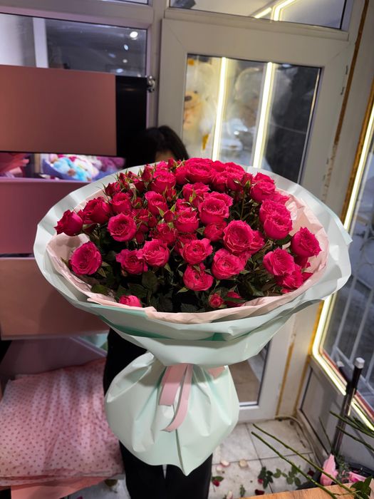 Малиновые кустовые розы