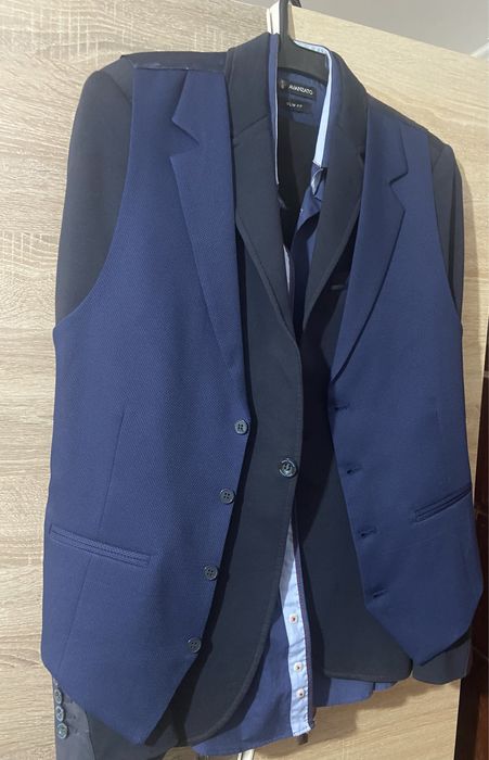 Sacou complet( camasa, vesta , camasa si pantaloni)