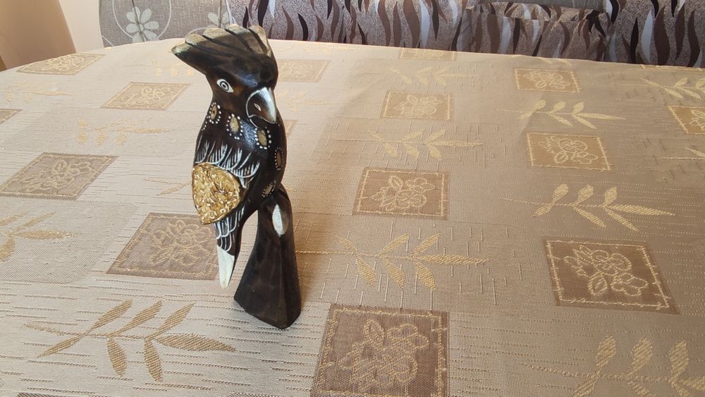 Дървена фигура папагал