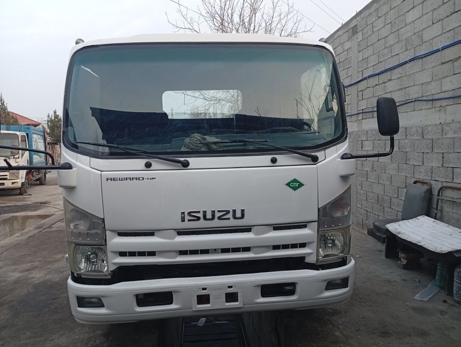 Исузи сотилади2011йил дизел мотор