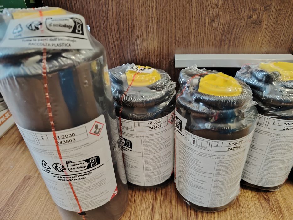 Уплътнител за гуми (течност за спукани гуми).