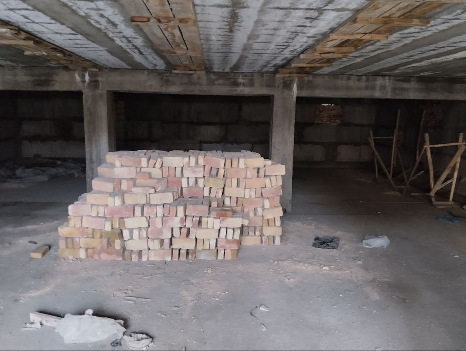 Курилиши тугалланмаган нотурар бино сотилади